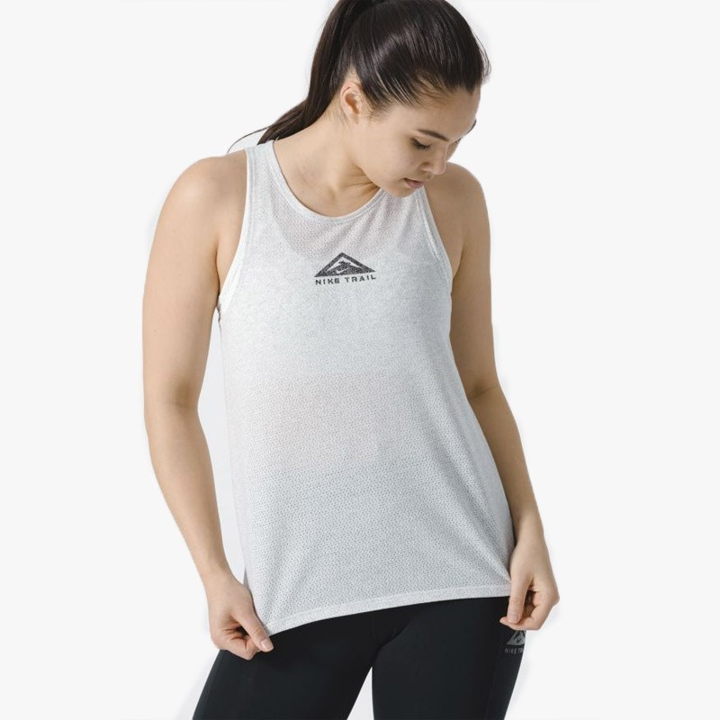 camiseta nike trail