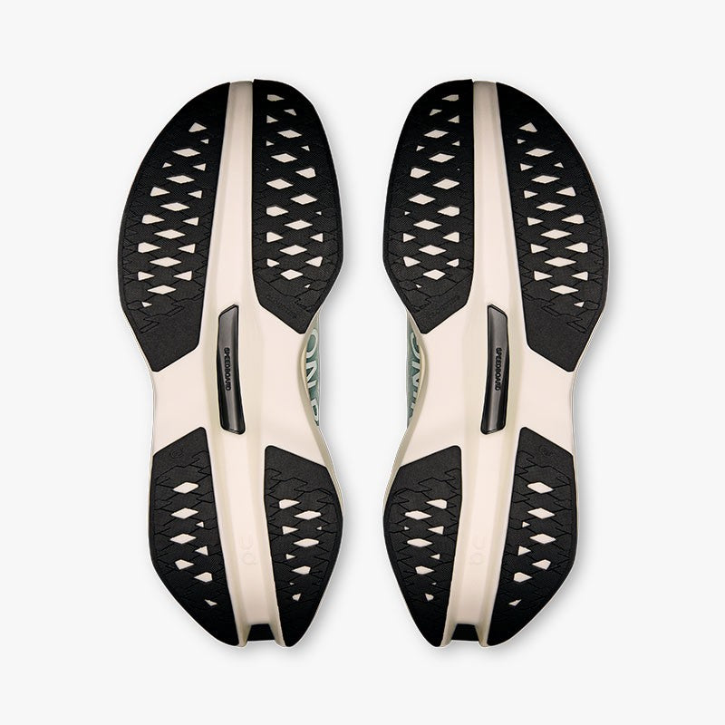 ON CLOUDBOOM MAX WHITE/BLACK